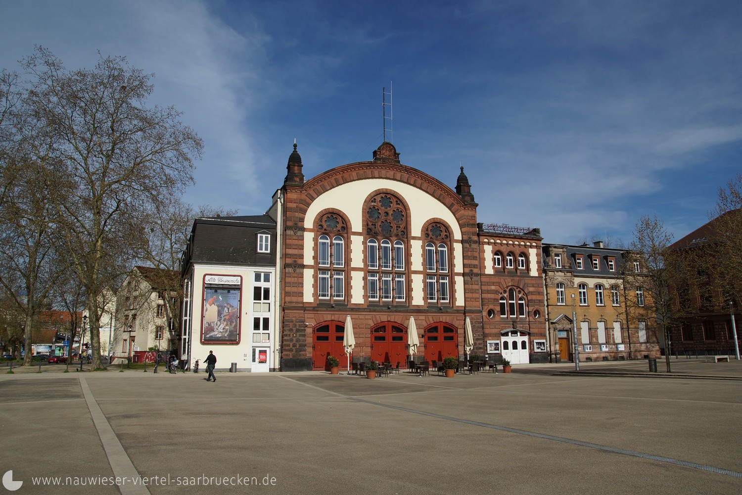 Gebäude, Häuser im Nauwieser Viertel in Saarbrücken. Alte Gebäude und