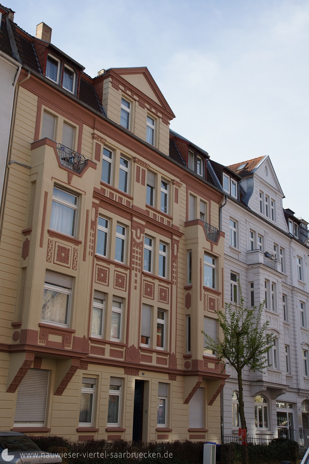 Gebäude, Häuser im Nauwieser Viertel in Saarbrücken. Alte Gebäude und